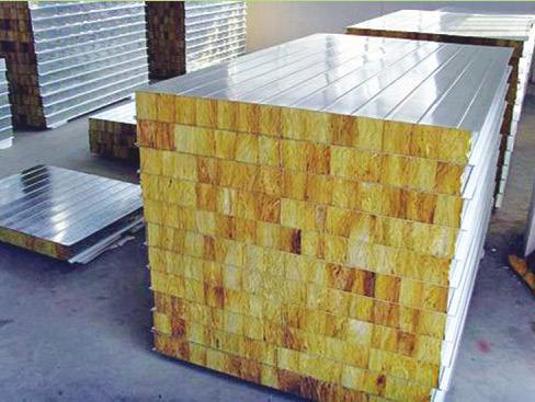 鋼結構廠房中的巖棉夾芯板為什么會出現爆裂？