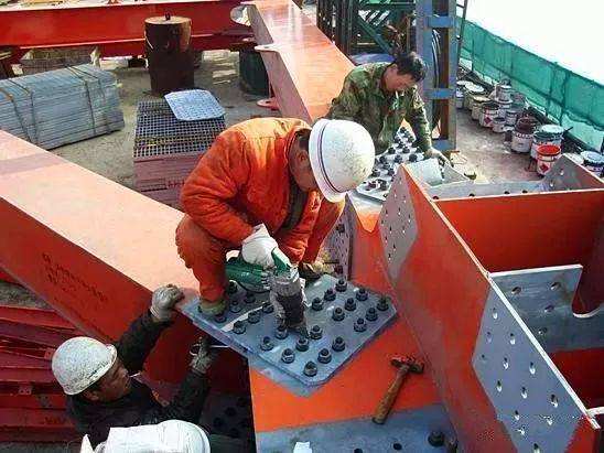 鋼結構廠房現場施工，螺栓安裝質量是不能忽略的