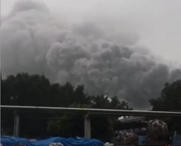 四川樂(lè)山五通橋廢舊廠房發(fā)生火災(zāi)